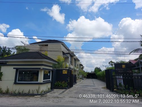 foto gerbang perumahan Rovina Jaya Sentosa