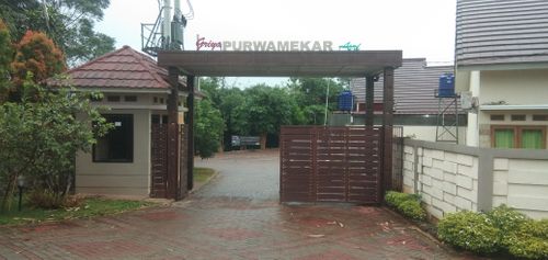 foto gerbang perumahan GRIYA PURWAMEKAR 2