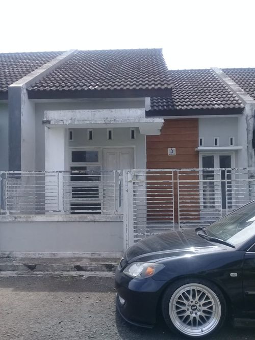 foto tampak rumah tipe 70 perumahan PERMATA CIKURUBUK REGENCY