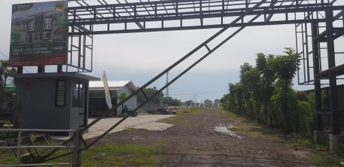 foto gerbang perumahan THE GROVE