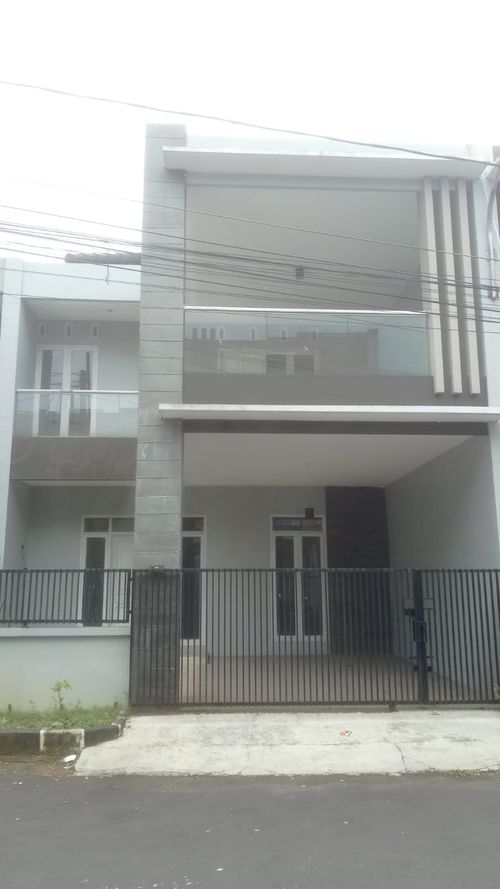 foto tampak rumah tipe 135 perumahan PERMATA INTAN REGENCY