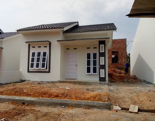 foto tampak rumah tipe Tiga Puluh Enam 130 perumahan Pesona bumi mayang