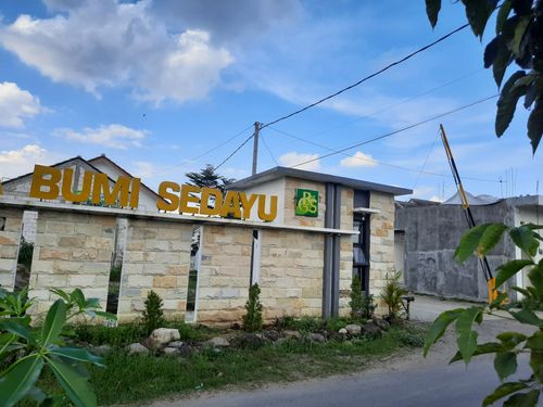 foto gerbang perumahan GRIYA BUMI SEDAYU 1 BRANGGAHAN TAHAP 2