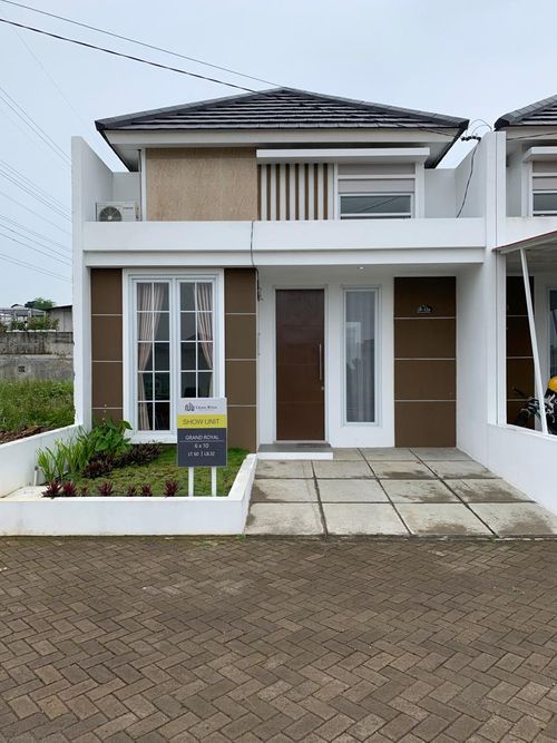 foto tampak rumah tipe Hook perumahan GRAHA ROYAL RESIDENCE