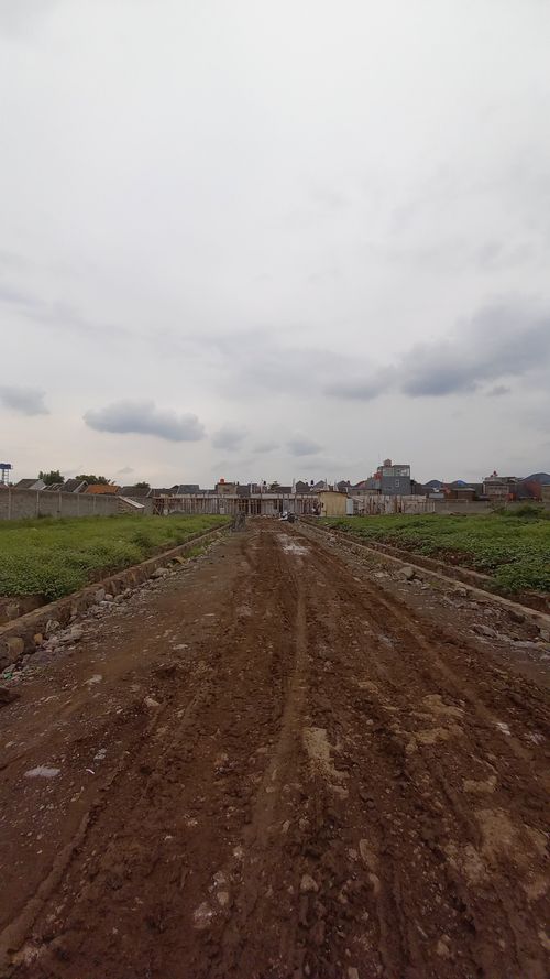 foto gerbang perumahan Kiwari Residence