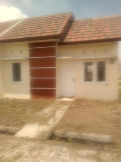 foto tampak rumah tipe 30/82 perumahan Puri Cendana