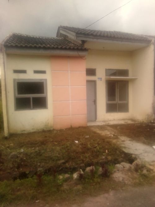 foto tampak rumah tipe 30/76 perumahan Puri Kosambi