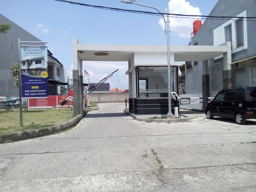 foto gerbang perumahan Matahari Margawangi