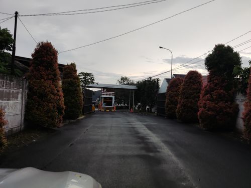 foto gerbang perumahan SERUA RESIDENCE