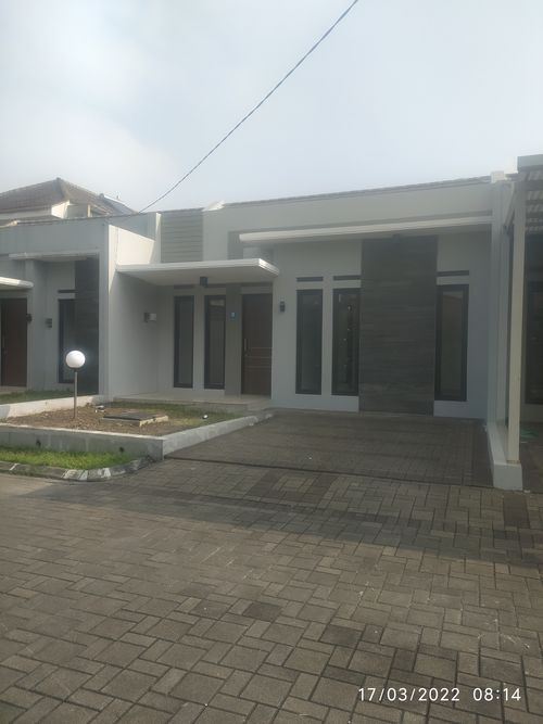foto tampak rumah tipe 92/144 perumahan BATUNUNGGAL INDAH ESTATE SARI D