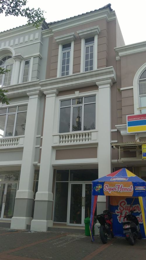 foto tampak rumah tipe RUKO PARAMOUNT SQUARE perumahan PARAMOUNT VILLAGE SEMARANG