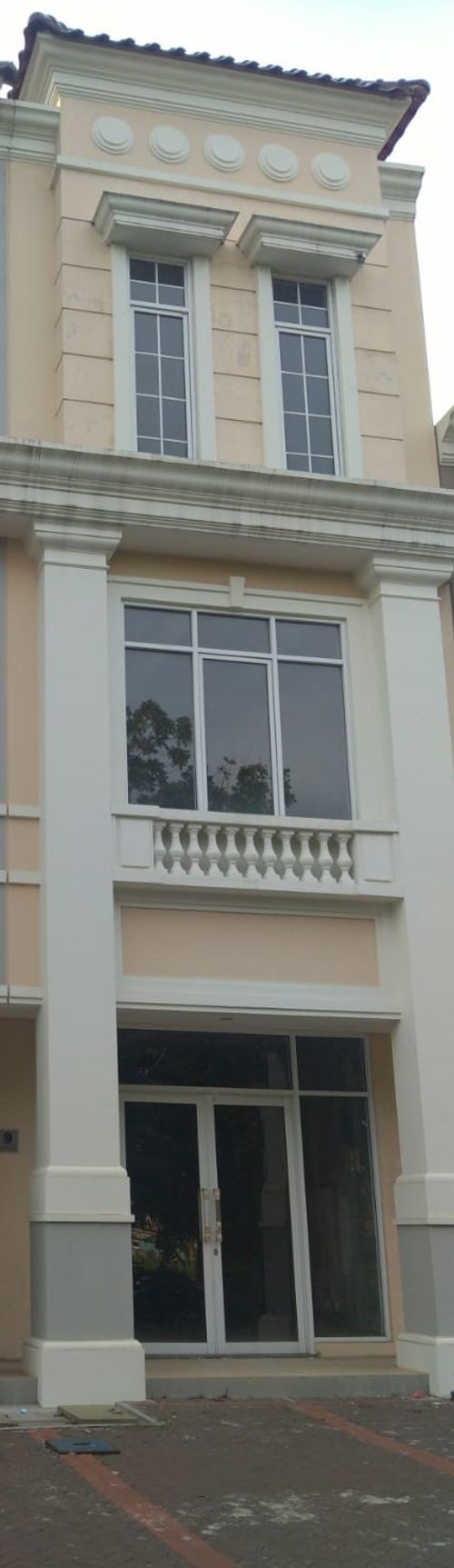 foto tampak rumah tipe RUKO PARAMOUNT SQUARE perumahan PARAMOUNT VILLAGE SEMARANG