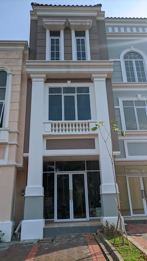 foto tampak rumah tipe RUKO PARAMOUNT SQUARE perumahan PARAMOUNT VILLAGE SEMARANG