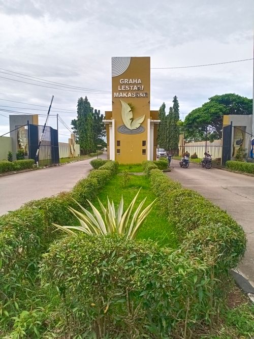foto gerbang perumahan GRAHA LESTARI MAKASSAR