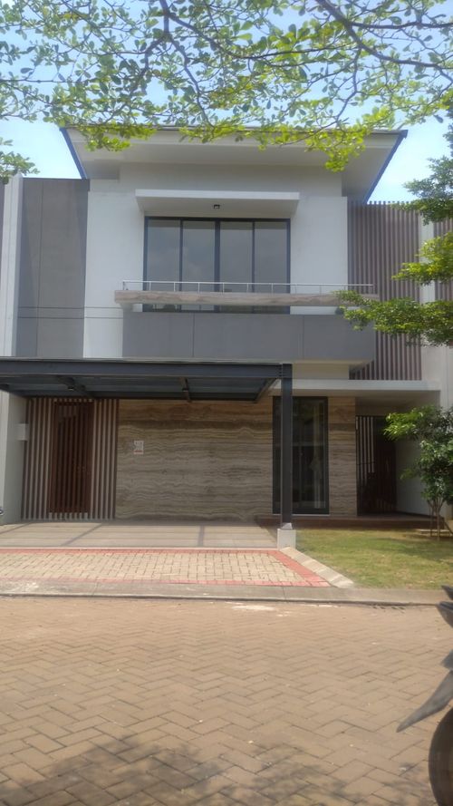 foto tampak rumah tipe 9x15 perumahan KEBAYORAN INFINITY BINTARO JAYA