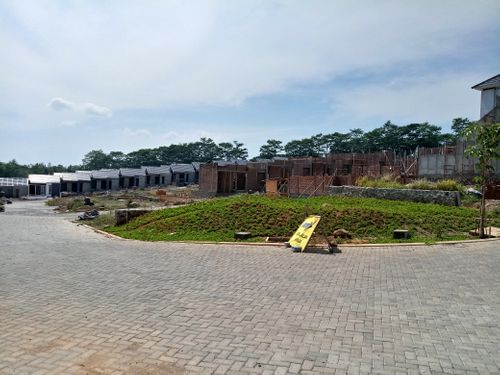 foto posisi tengah perumahan BSB VILLAGE CLUSTER LOKKA