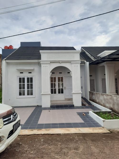 foto tampak rumah tipe Komersil perumahan ROYAL SAPPHIRE