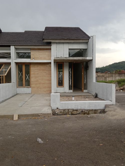 foto tampak rumah tipe 50/103 perumahan PERUMAHAN MENARA LASWI