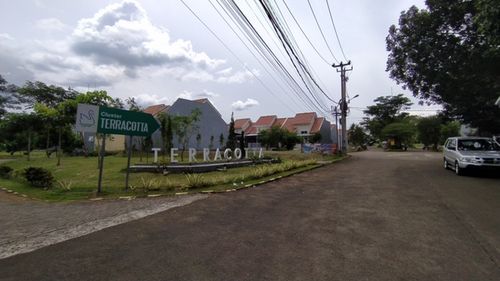 foto gerbang perumahan TERRA COTTA