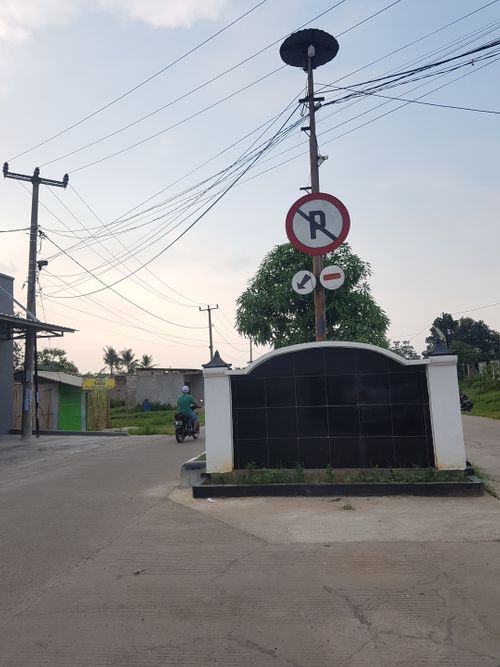 foto gerbang perumahan villa mutiara jaya 1