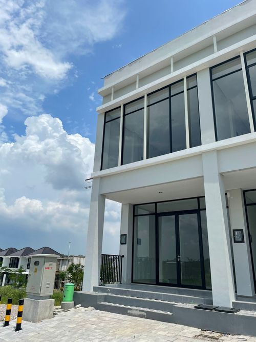 foto tampak rumah tipe RUKO NORTH perumahan CitraLand Driyorejo CBD
