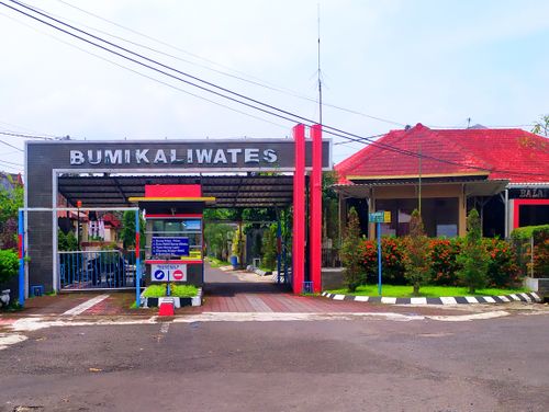 foto gerbang perumahan Bumi Kaliwates