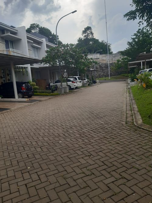 foto posisi tengah perumahan CIBUBUR COUNTRY