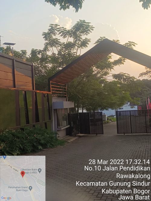 foto gerbang perumahan A-Venue Town House