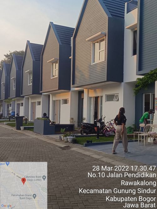 foto posisi tengah perumahan A-Venue Town House