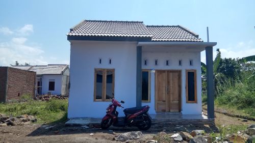 foto tampak rumah tipe 36/78 perumahan Kertosari Land