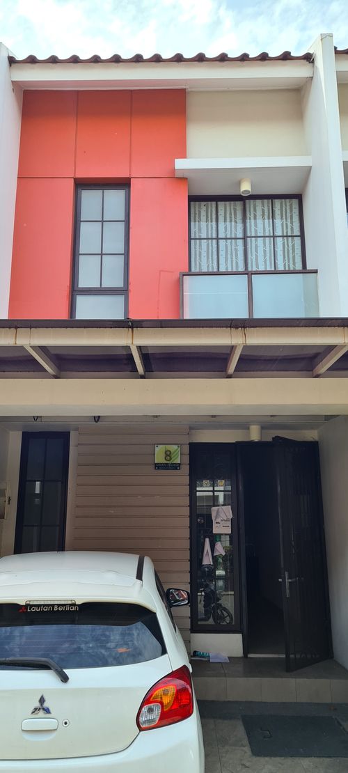 foto tampak rumah tipe TOKYO ( 4 X 15) perumahan Green Village
