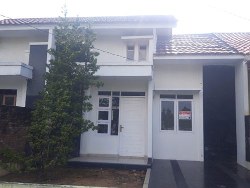 foto tampak rumah tipe 48/110 perumahan GOLDEN LAND SEJOHOR