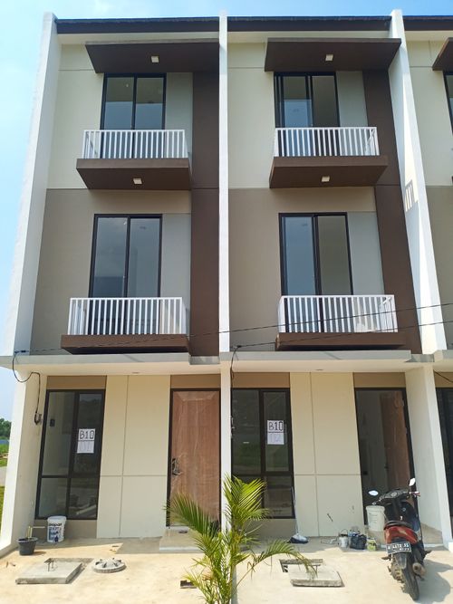 foto tampak rumah tipe BL1 Hook perumahan Duta Indah Residence 3