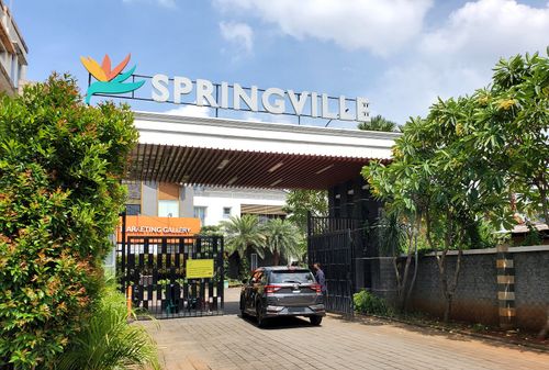 foto gerbang perumahan Springville Residence