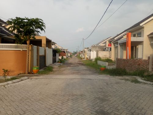 foto posisi tengah perumahan THE PLATINUM REGENCY