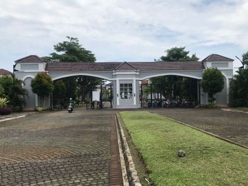 foto gerbang perumahan Water Front City Pavilion Residence