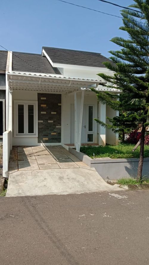 foto tampak rumah tipe C5-2 perumahan PESONA TAMAN DHIKA