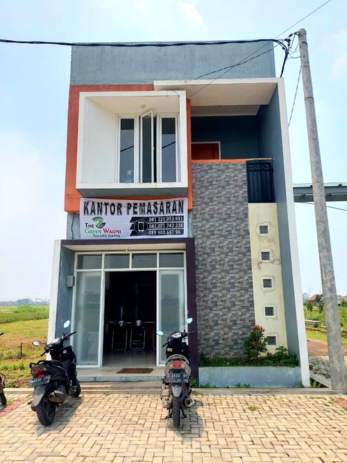foto tampak rumah tipe RUKO 90/50 perumahan THE GREEN WALINI