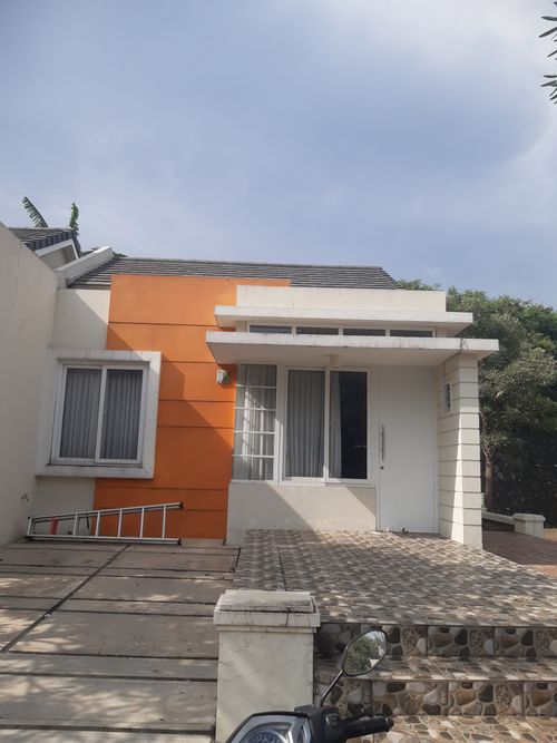 foto tampak rumah tipe MOON LAKE ROSE 11 HOEK 98 perumahan CIBUBUR COUNTRY