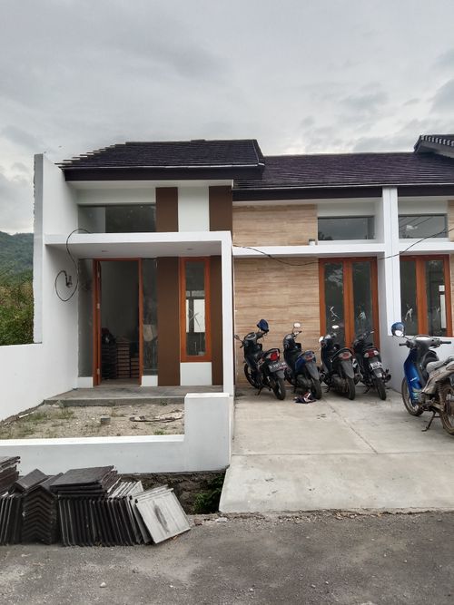foto tampak rumah tipe 50/111 perumahan PERUMAHAN MENARA LASWI