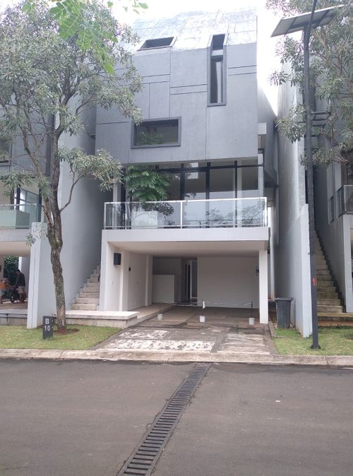 foto tampak rumah tipe B 12 perumahan THE UPPERHOUSE RESIDENCE