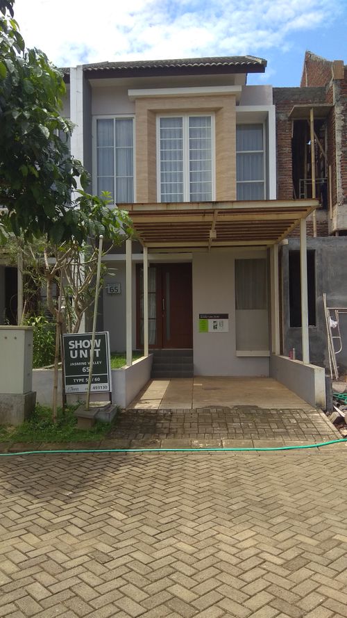 foto tampak rumah tipe Jasmine Valley 65 perumahan The Araya