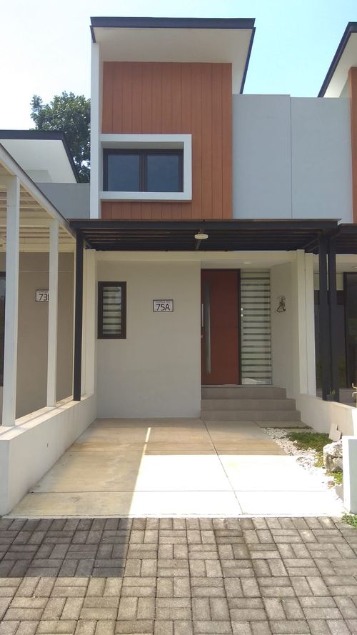 foto tampak rumah tipe Denmoza Hill No 75A perumahan The Araya
