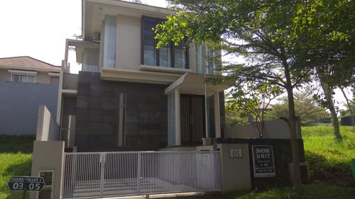 foto tampak rumah tipe Ixora Valley I No 5 perumahan The Araya