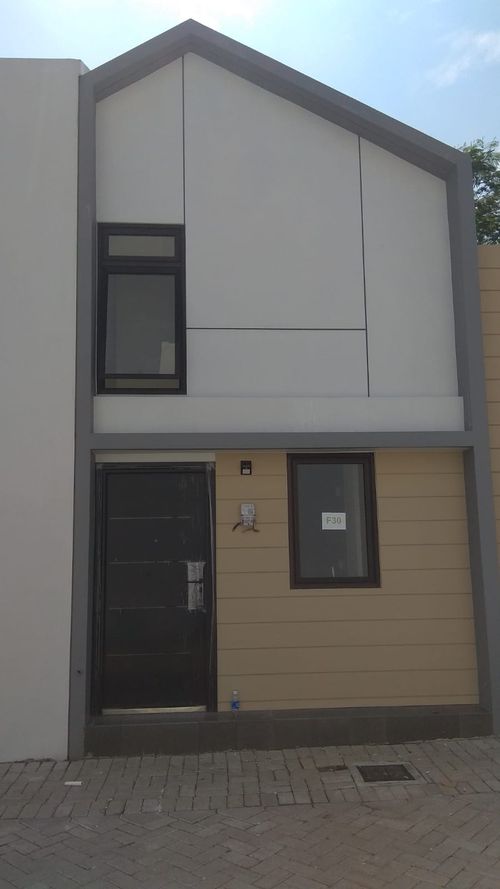 foto tampak rumah tipe Mhouse F-30 perumahan The Araya