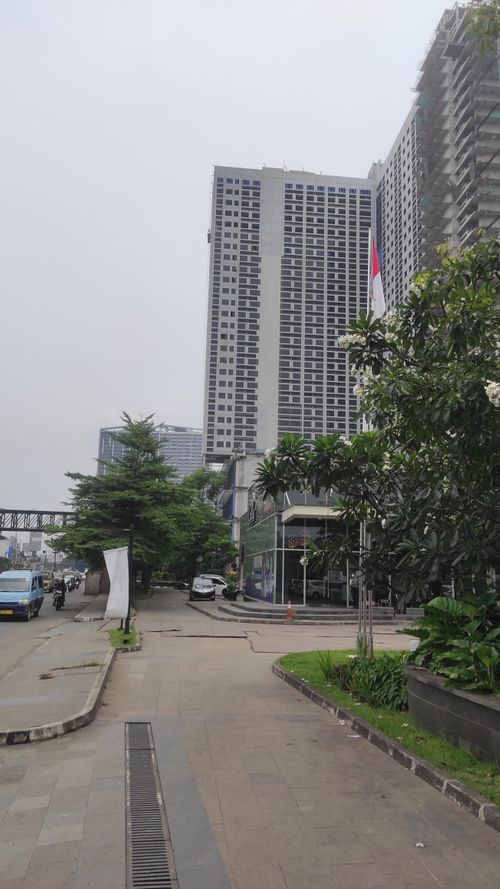 foto posisi tengah perumahan APARTEMEN COLLINS BOULEVARD