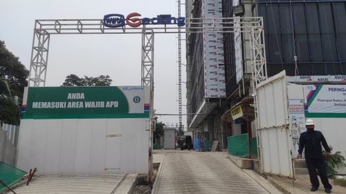 foto gerbang perumahan APARTEMEN COLLINS BOULEVARD
