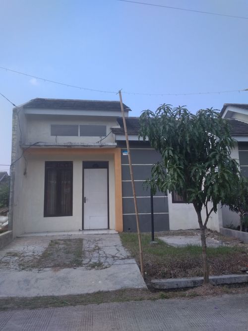 foto tampak rumah tipe 30/75 perumahan Golden Kirana
