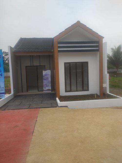 foto tampak rumah tipe 36/60 perumahan Mangkalaya Hill's