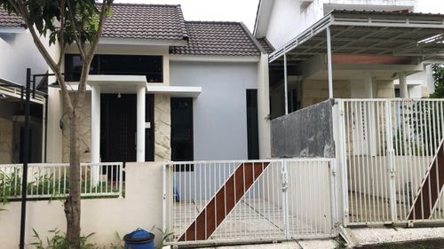 foto tampak rumah tipe 40/84 E4-120 perumahan PT ALAM MAHAMERU